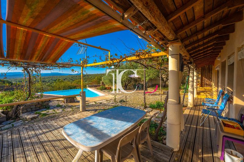 Maison - 223 m² - 9 pièces