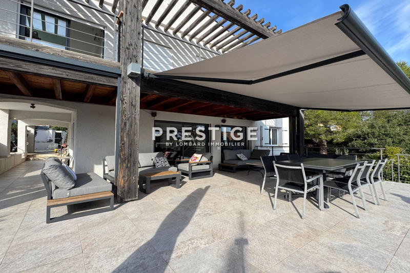 Maison - 255 m² - 8 pièces