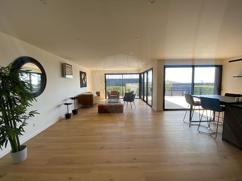 Maison - 216 m² - 6 pièces