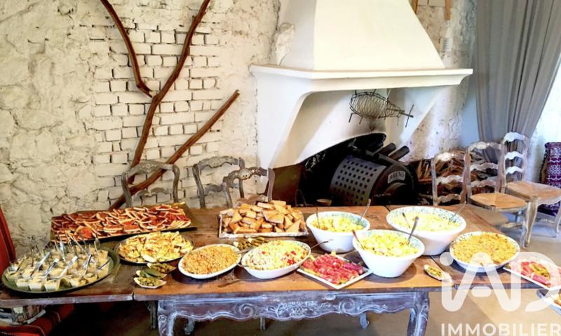 Maison - 817 m² - 5 pièces