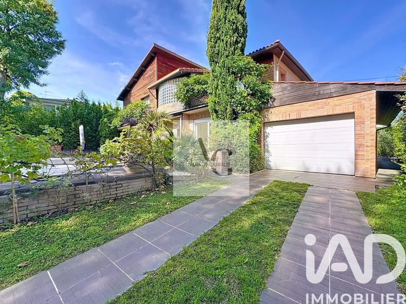 Maison - 231 m² - 7 pièces