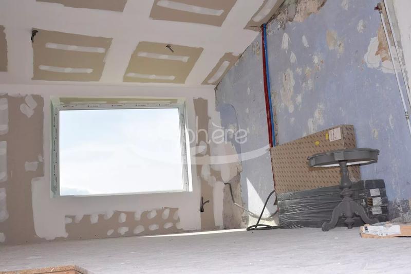 Maison - 248 m² - 10 pièces