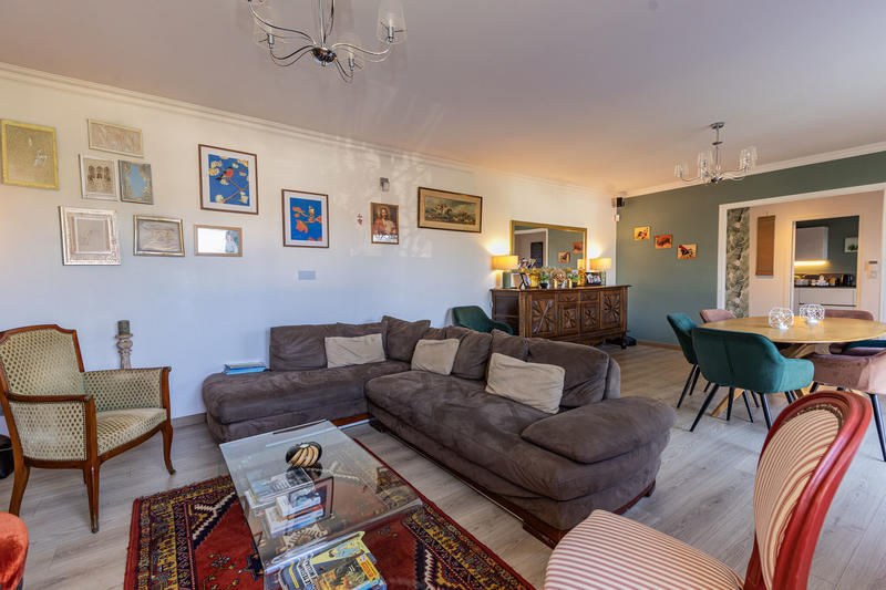 Maison - 260 m² - 8 pièces