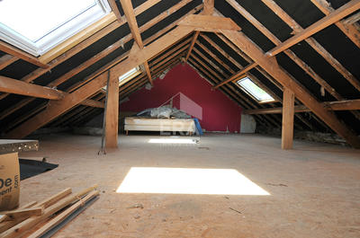 Maison - 235 m² - 9 pièces