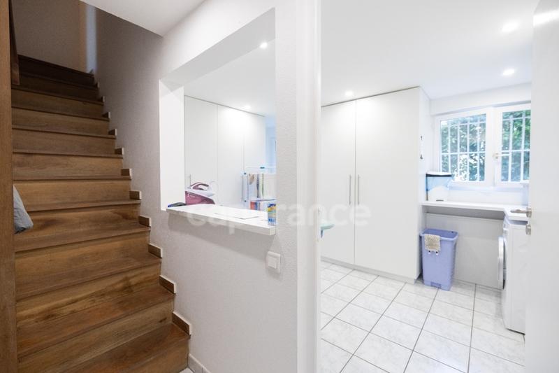 Maison - 300 m² - 12 pièces