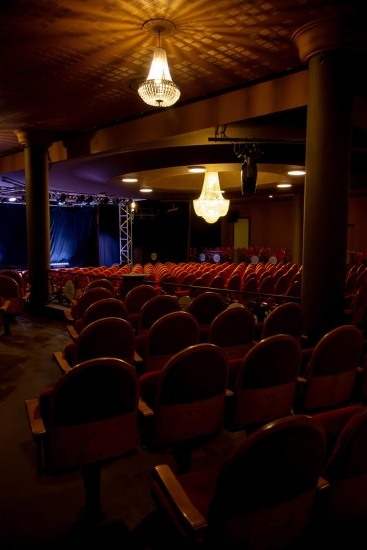 Pv et son spectacle "tellement Vrai" au Destino