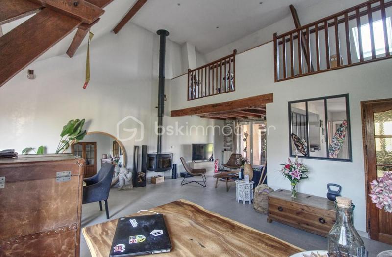 Maison - 200 m² - 8 pièces