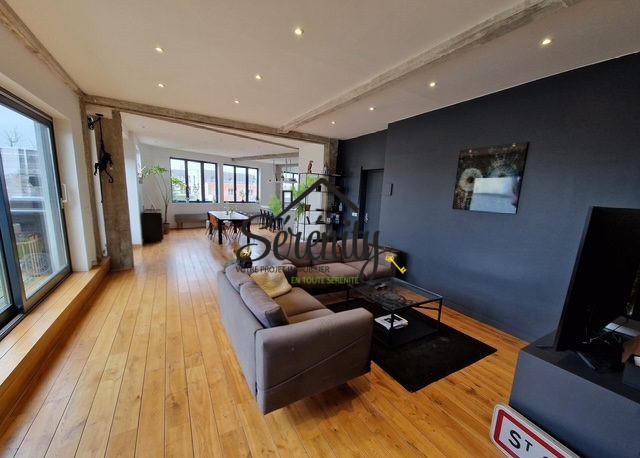 Loft - 140 m² - 4 pièces