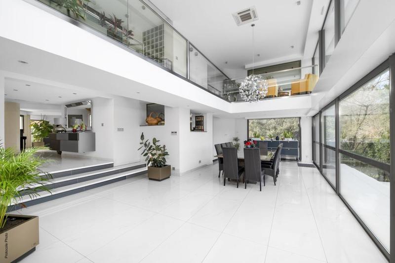 Maison - 402 m² - 9 pièces