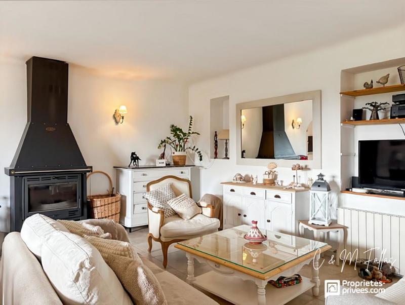 Maison - 205 m² - 9 pièces