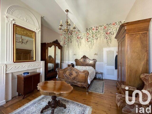 Maison - 288 m² - 9 pièces