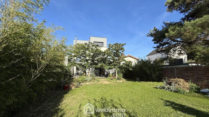 Maison - 216 m² - 9 pièces