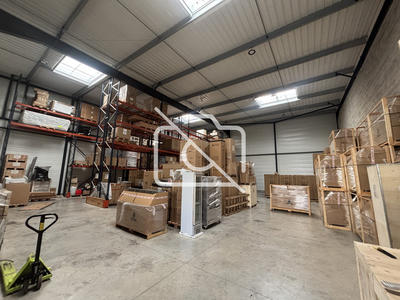 Entrepôt - 700 m²