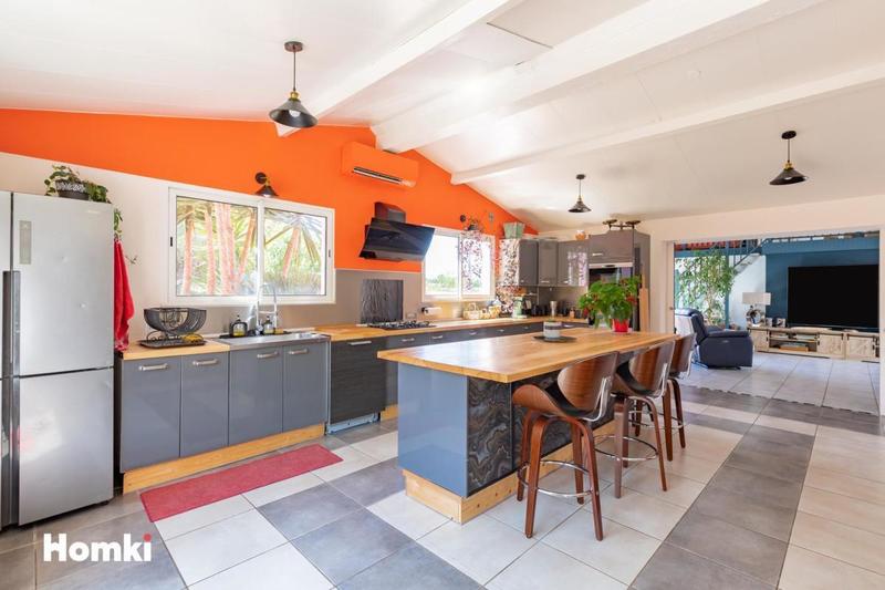 Maison - 270 m² - 8 pièces