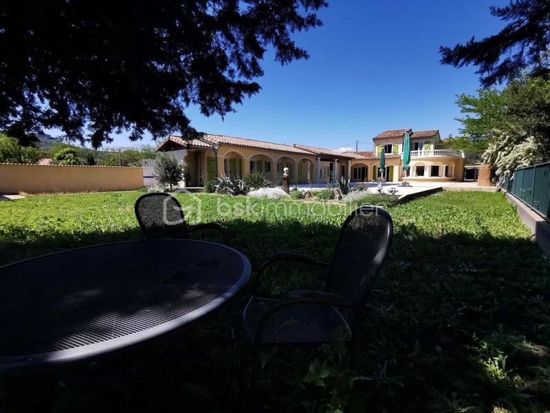 Villa - 230 m² - 6 pièces