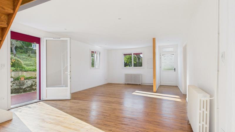 Maison - 240 m² - 10 pièces