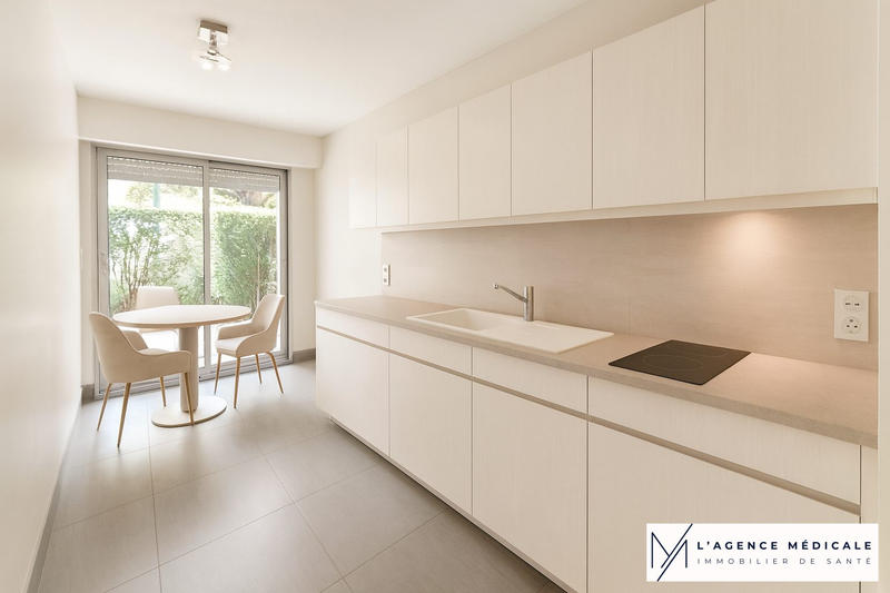 Bureau - 111 m² - 5 pièces