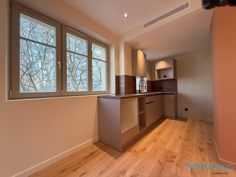 Appartement - 84 m² - 2 pièces