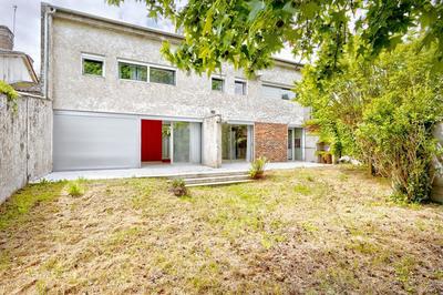 Maison - 280 m² - 9 pièces