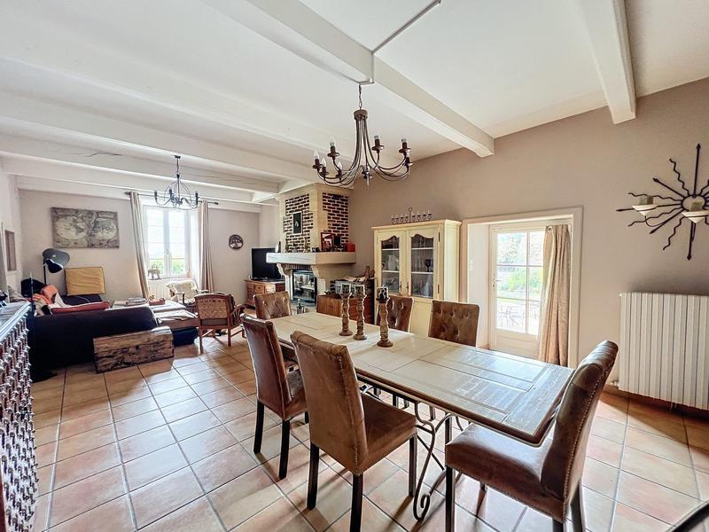 Maison - 400 m² - 12 pièces