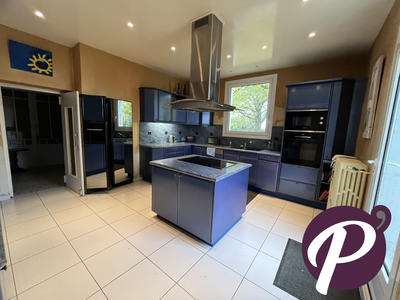Maison - 350 m² - 10 pièces