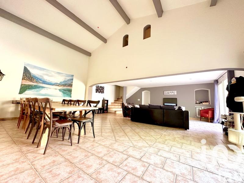 Maison - 325 m² - 10 pièces