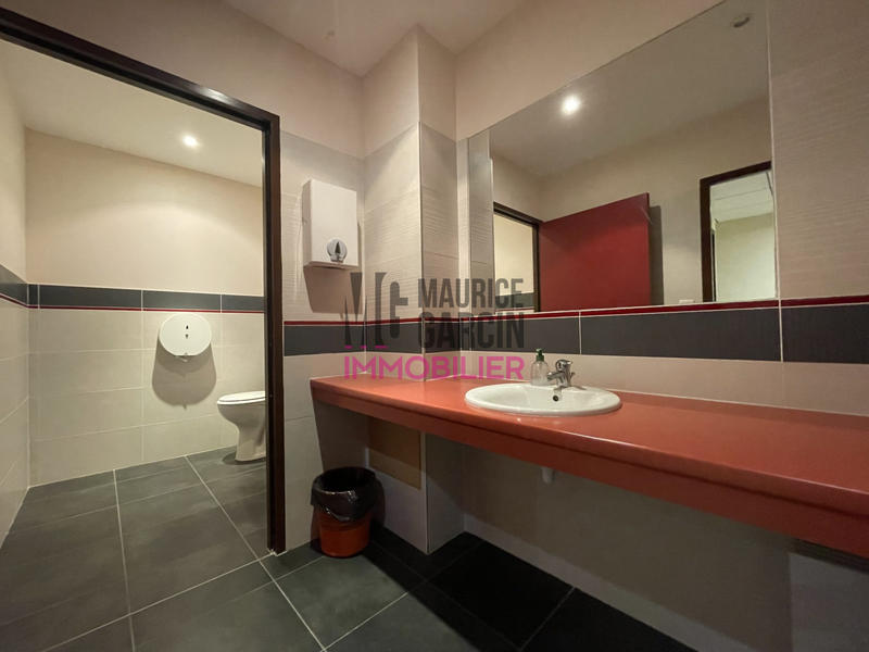 Local d'activités - 900 m²