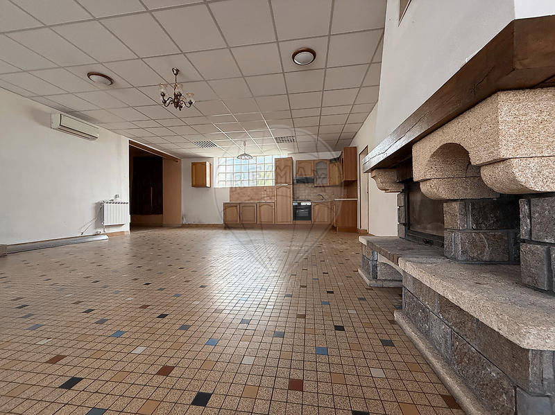 Maison - 278 m² - 9 pièces