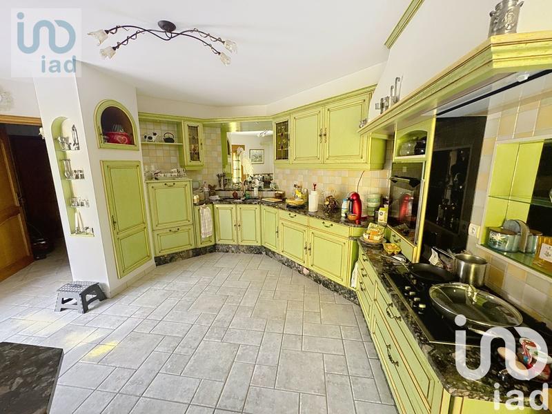 Maison - 185 m² - 8 pièces