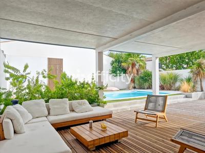 Villa - 208 m² - 9 pièces