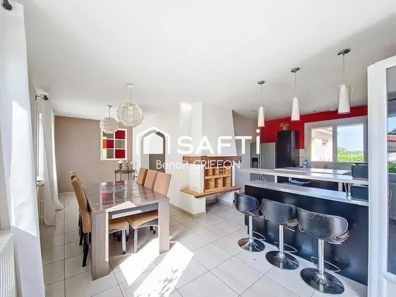 Maison - 137 m² - 8 pièces