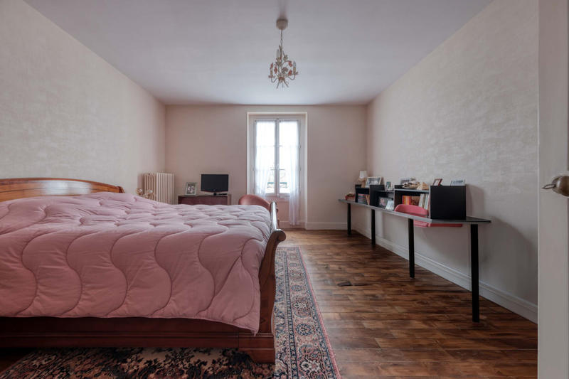 Maison - 220 m² - 7 pièces