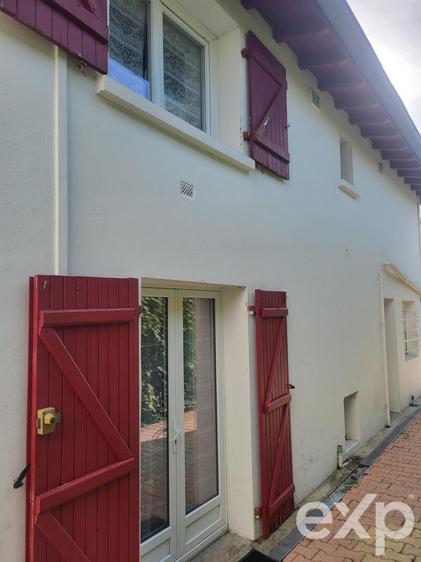 Maison - 312 m² - 15 pièces