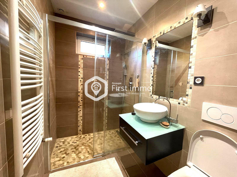 Maison - 230 m² - 7 pièces