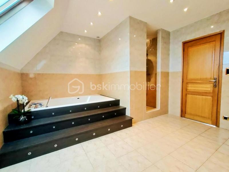 Maison - 320 m² - 7 pièces