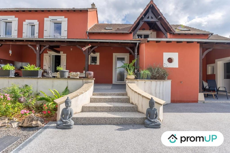 Maison - 220 m² - 6 pièces