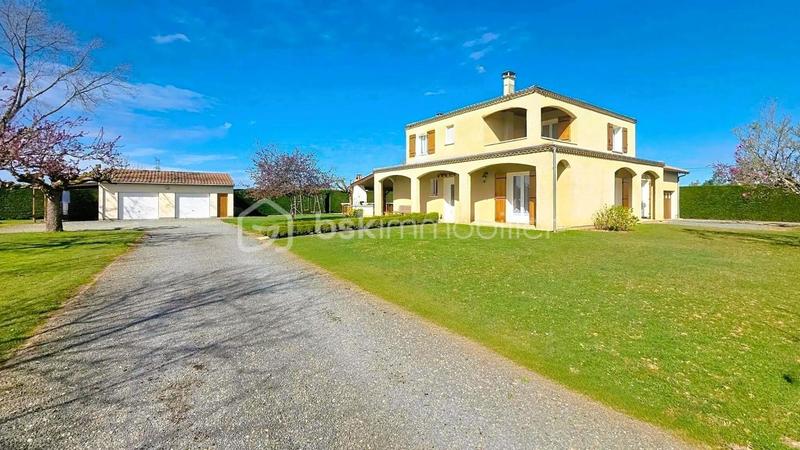 Villa - 205 m² - 9 pièces