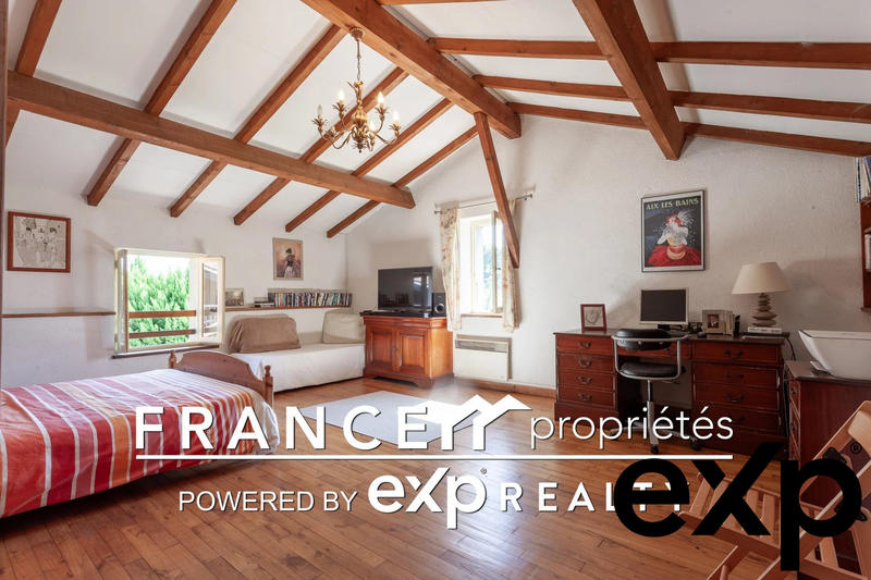 Maison - 223 m² - 7 pièces