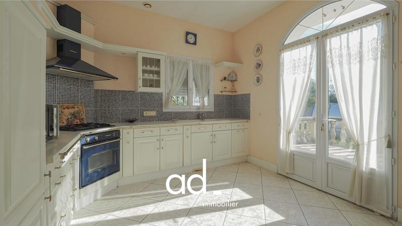 Maison - 210 m² - 5 pièces