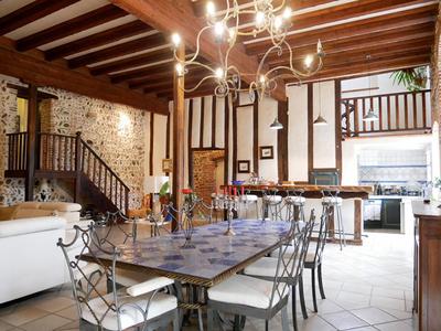 Demeure - 260 m² - 6 pièces