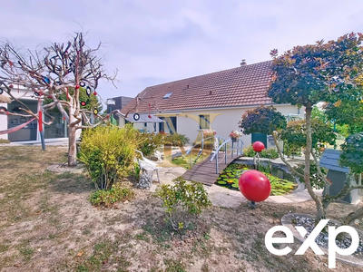 Maison - 230 m² - 8 pièces