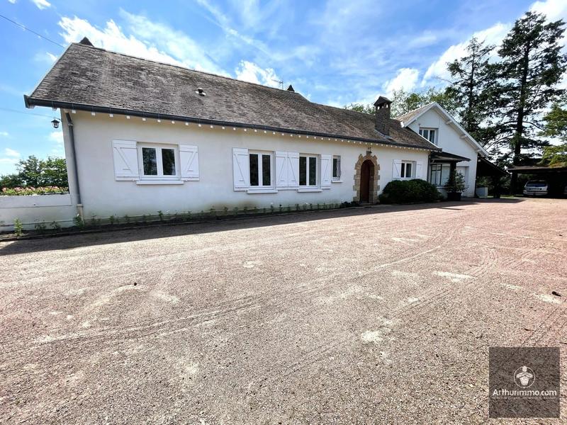 Maison - 318 m² - 11 pièces