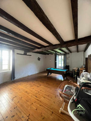 Maison traditionnelle - 187 m² - 6 pièces