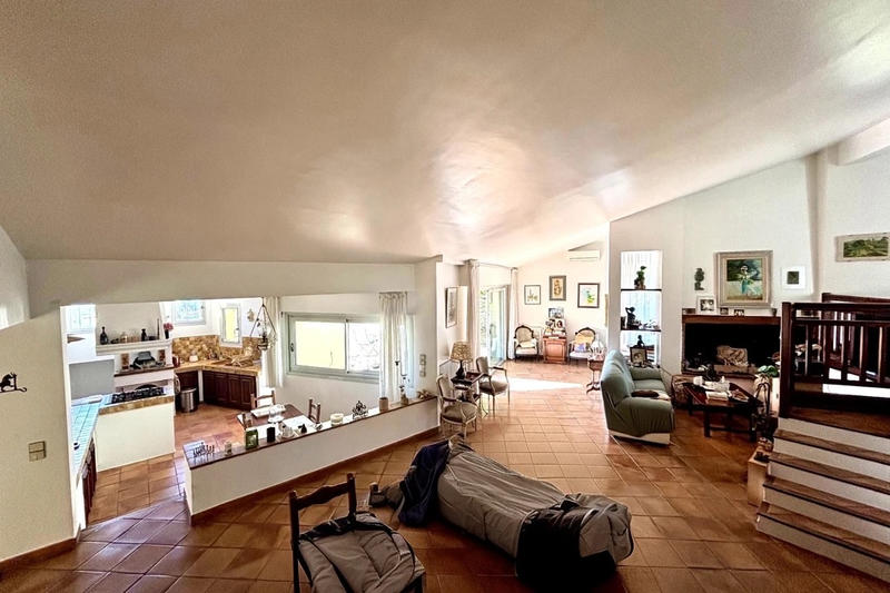 Maison - 270 m² - 5 pièces