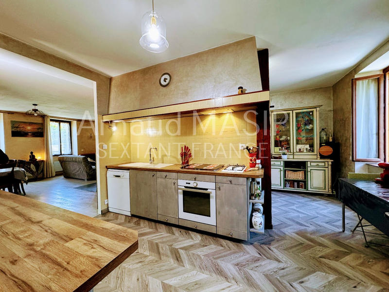 Maison - 185 m² - 5 pièces