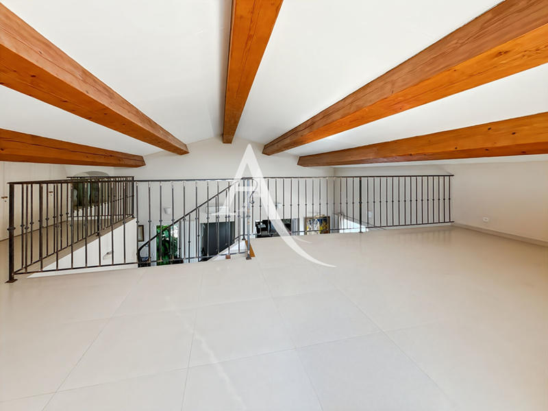 Maison - 295 m² - 10 pièces