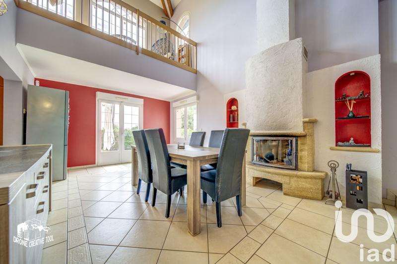 Maison - 219 m² - 9 pièces