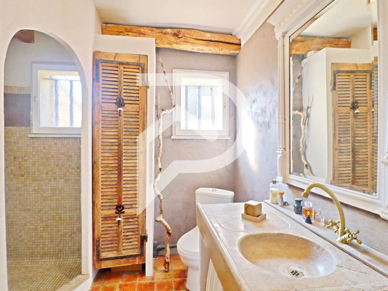 Villa - 183 m² - 12 pièces