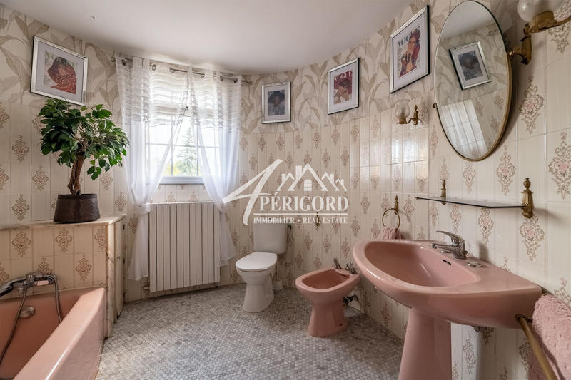 Maison traditionnelle - 227 m² - 10 pièces