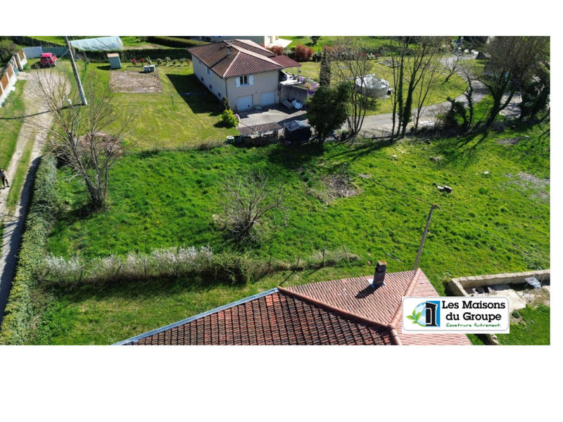Terrain constructible - 1 035 m²